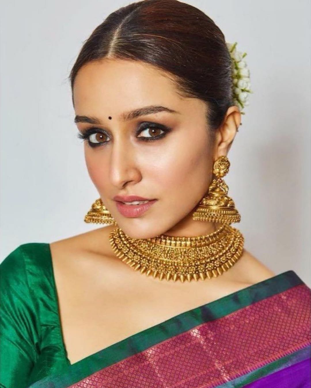 Bollywood Divas Rock Power Hairdo