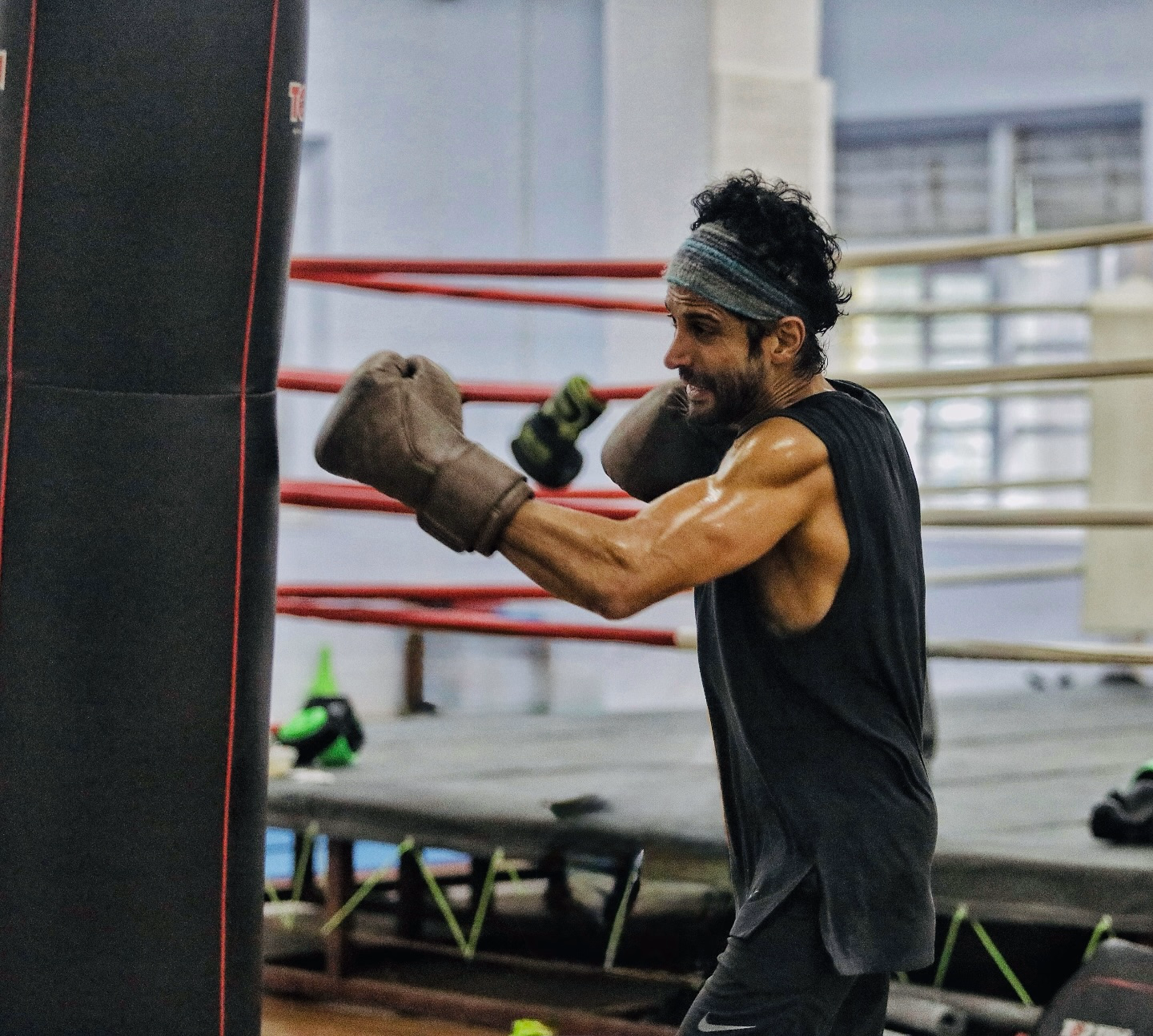 Farhan Akhtar shares boxing wisdom urging fans to stay focused, patient and decisive today