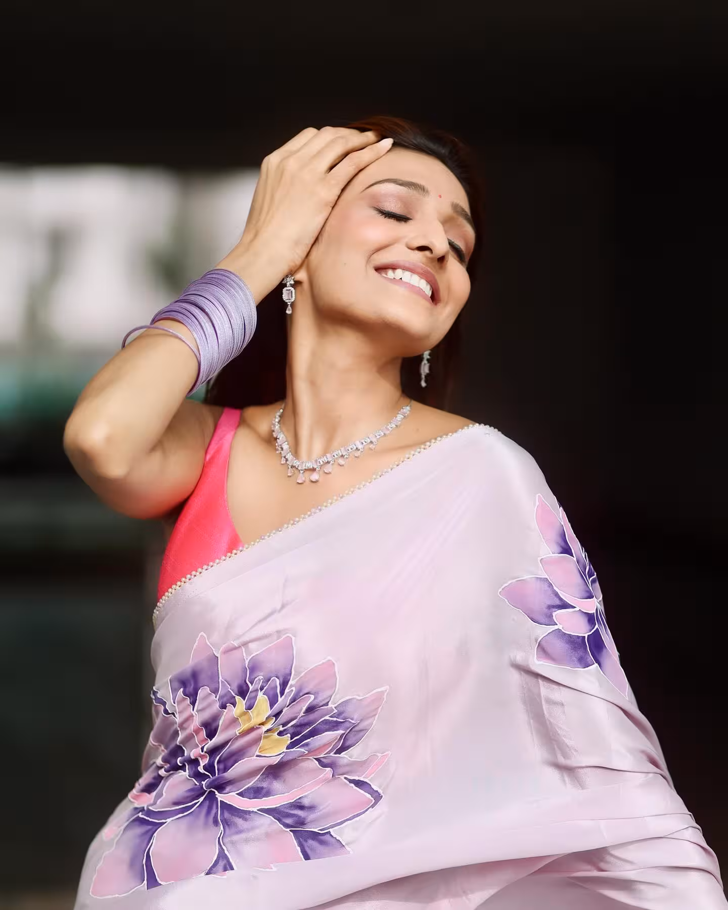 Celebrity Aishwarya Khare Wears Striking Solahkala Glamour and grace shine as Aishwarya Khare dons traditional Solahkala in a chic photoshoot.
