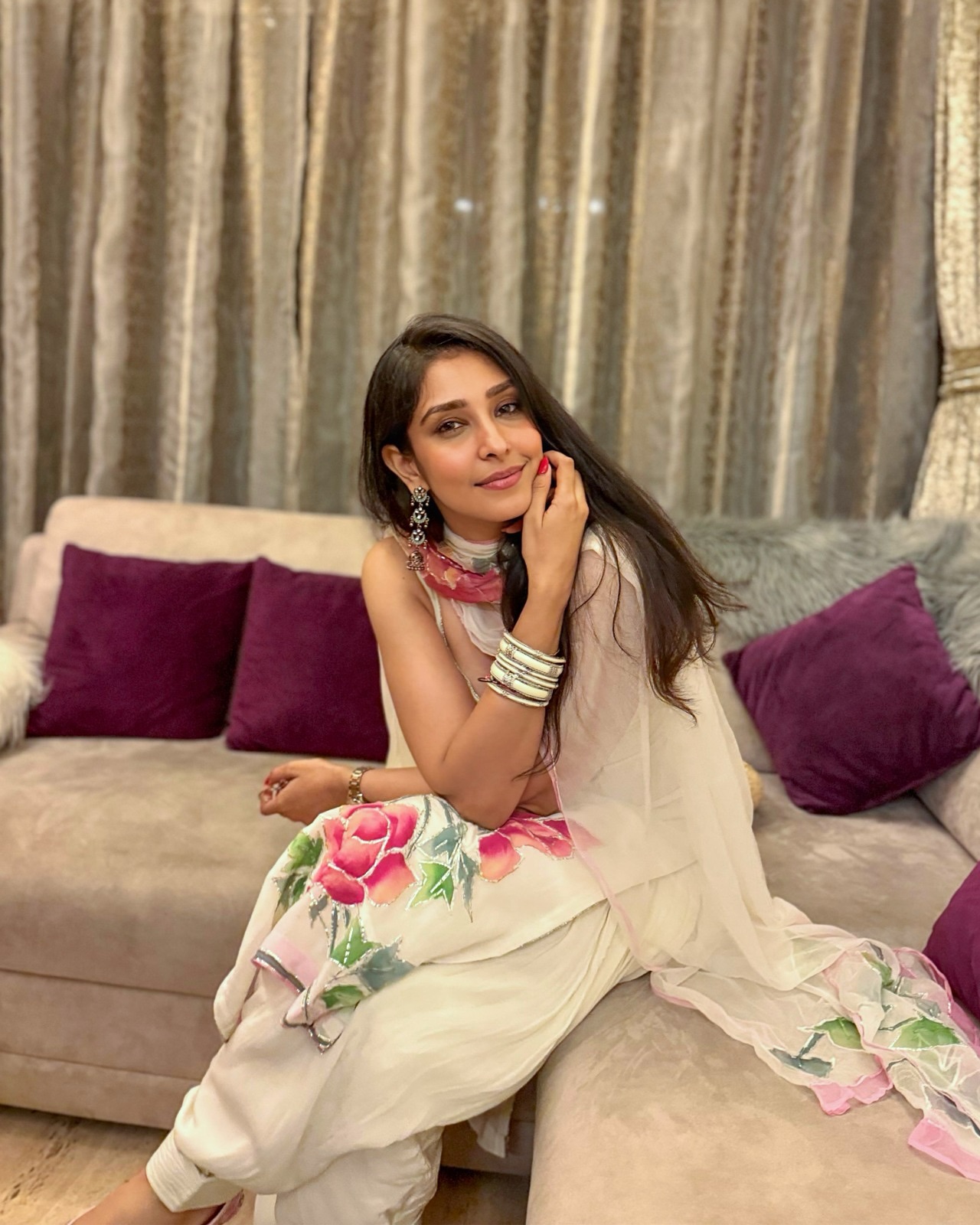 Desi Girl Fashion Shines In Ethnic Wear