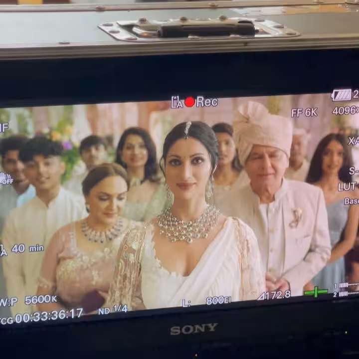 Diksha Singh’s Swan Si Mehbooba Look