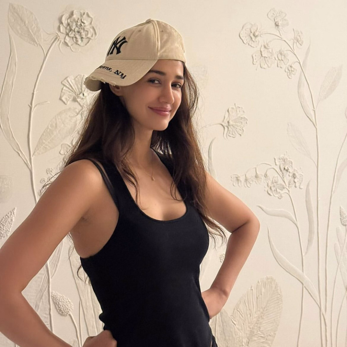 Dishapatani Stuns With Trendy Look Dishapatani charms fans with edgy bold style that signals a fresh era now in chic fashion!