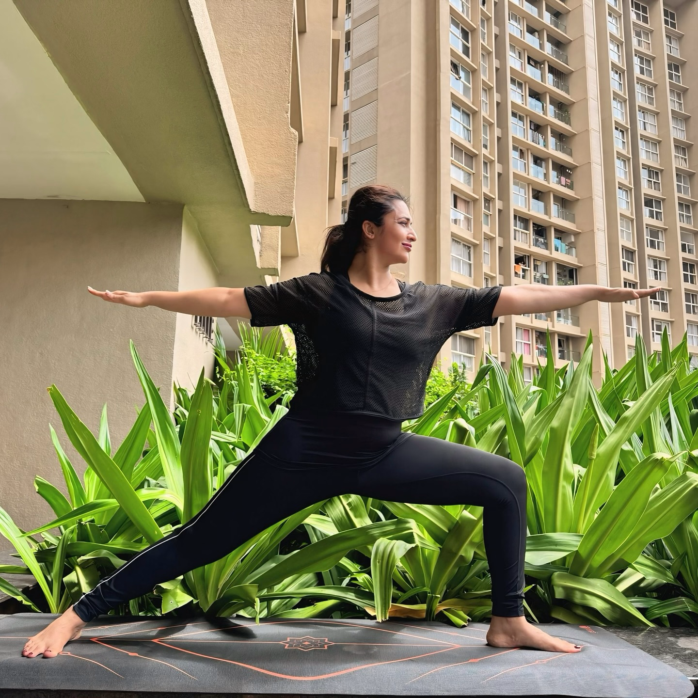 Divyanka Honors Yoga Day With Warm Wishes Acclaimed diva Divyanka sends warm heartfelt wishes for wellbeing on inspiring Yoga Diwas.