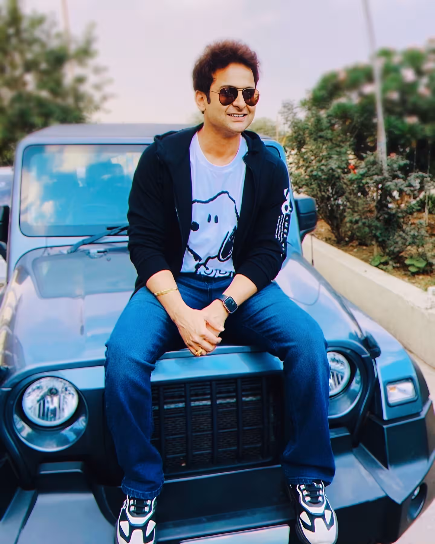 Dr Sanket Bhosale’s Comic Moment Charms Fans A quick break sparks humor as Dr. Sanket Bhosale’s charming wit makes fans laugh heartily.