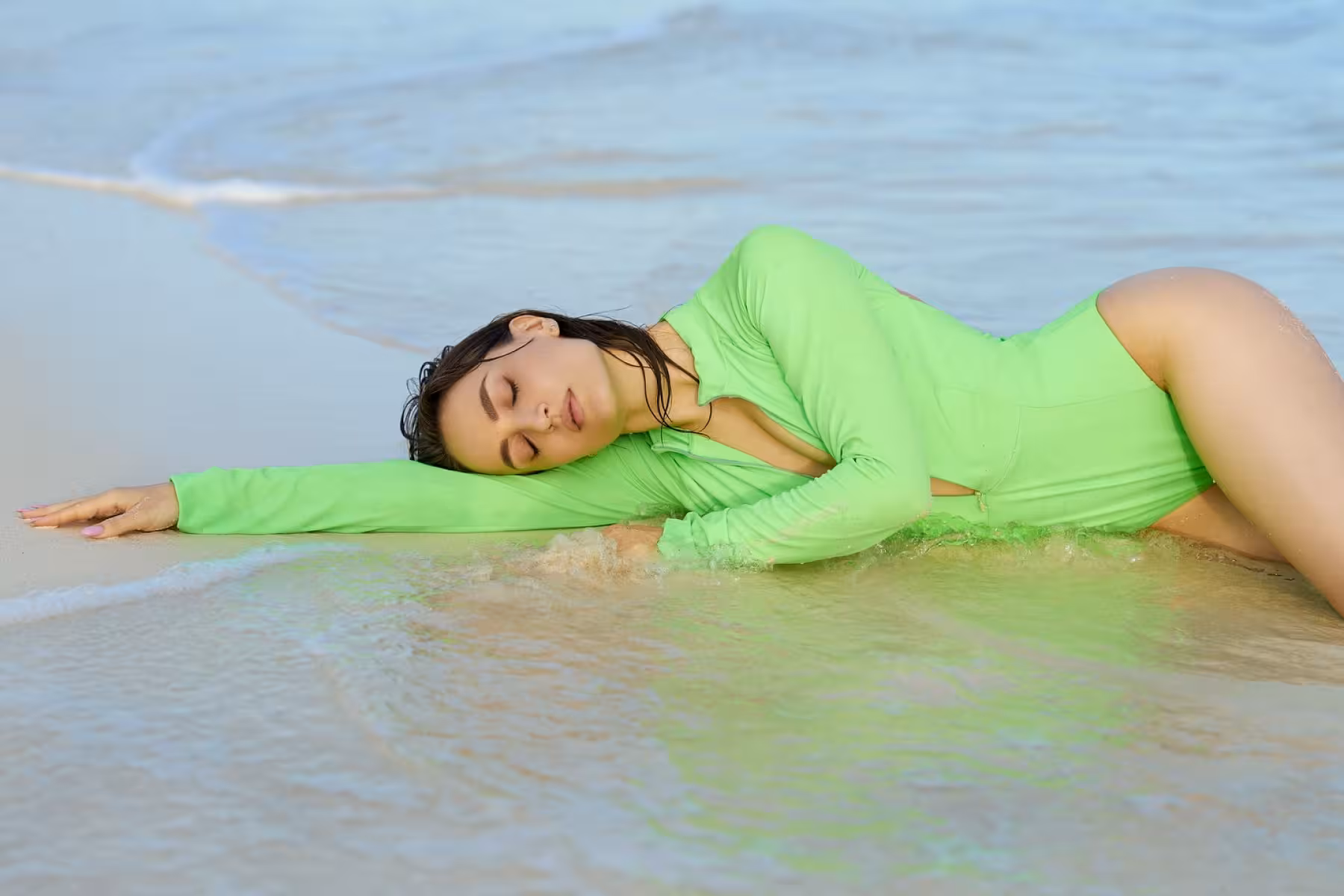 Elli Avram’s Dreamy Sunday Escape Celebrity Elli Avram reveals laid-back vibes as she dreams of beach escapes on Sunday mood