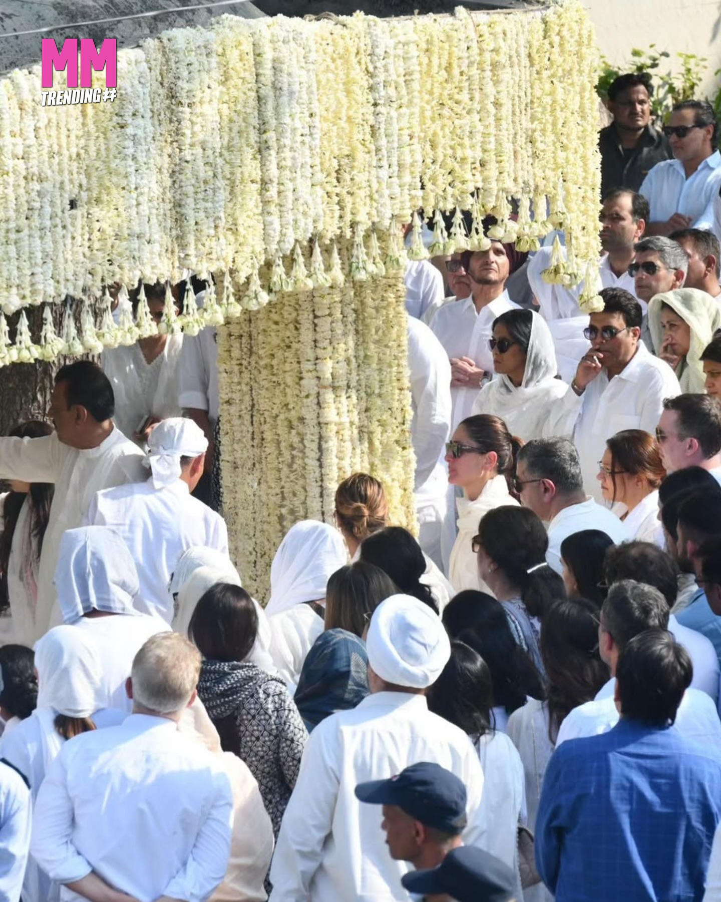 Emotional Farewell at Sunjay Kapur Funeral