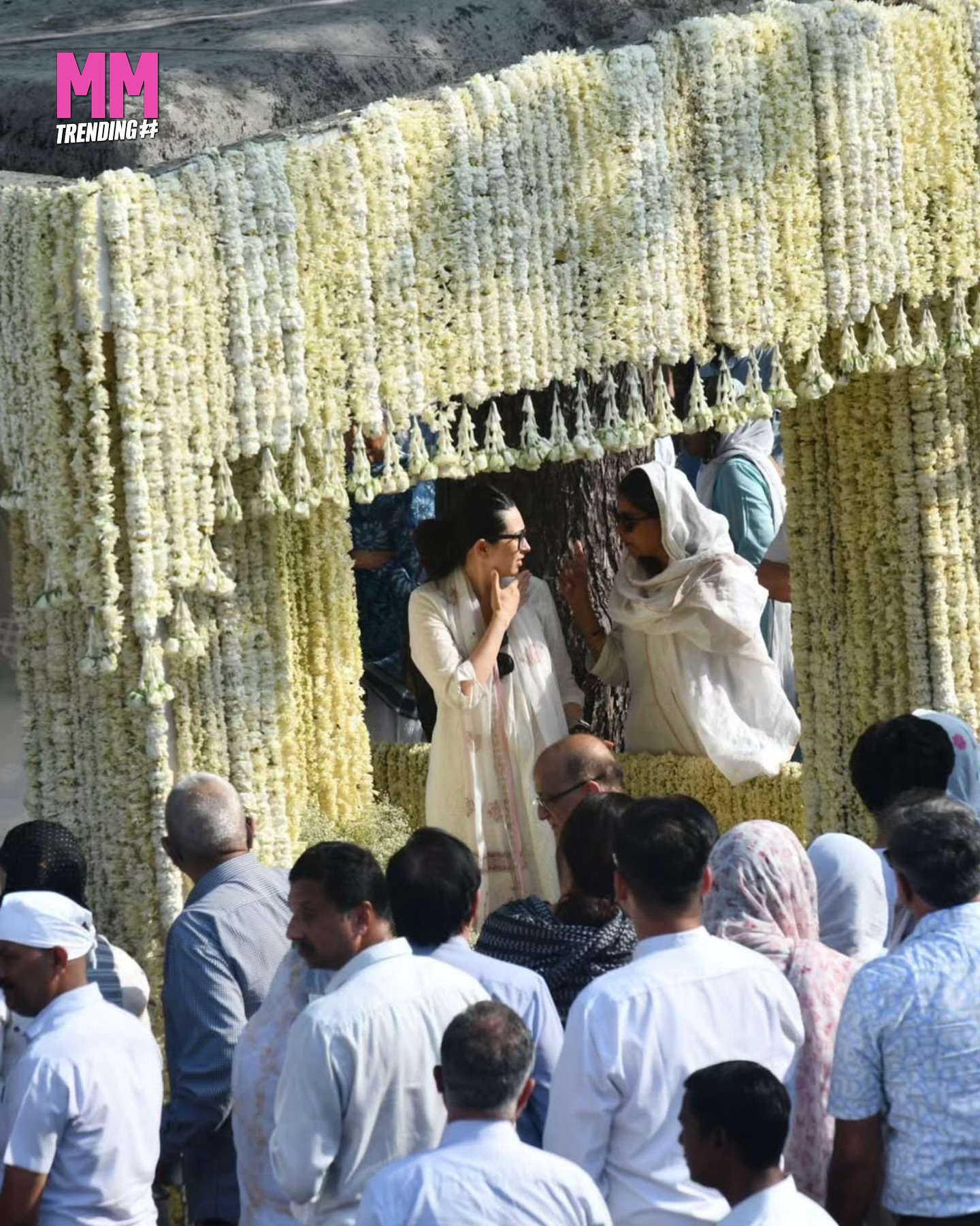 Emotional Farewell at Sunjay Kapur Funeral