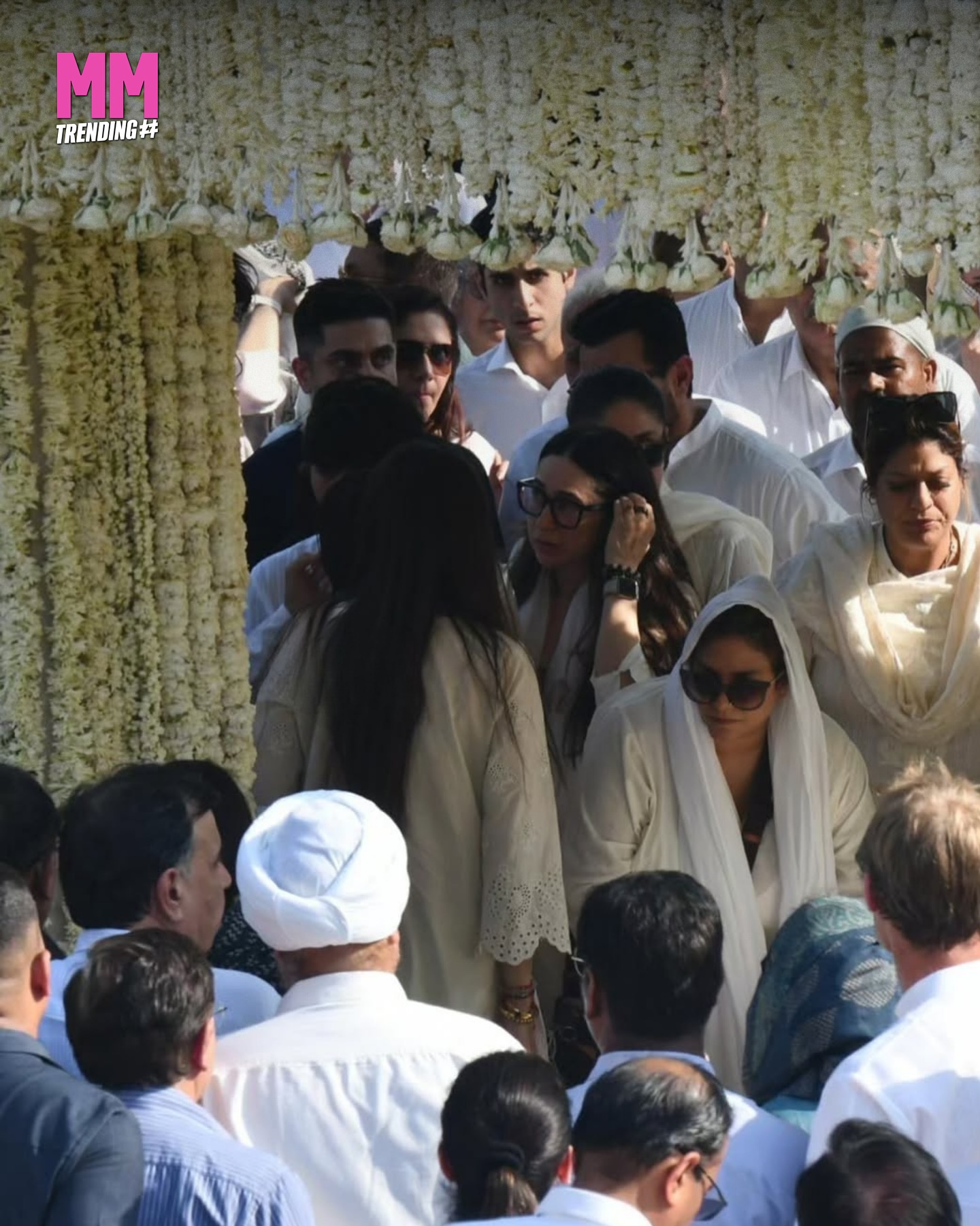 Emotional Farewell at Sunjay Kapur Funeral