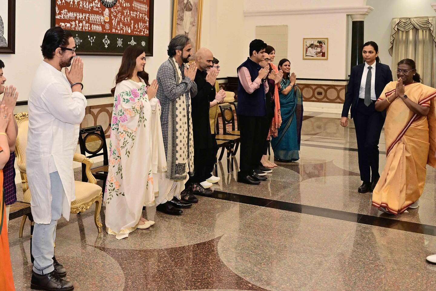 Genelia Deshmukh Meets President Murmu