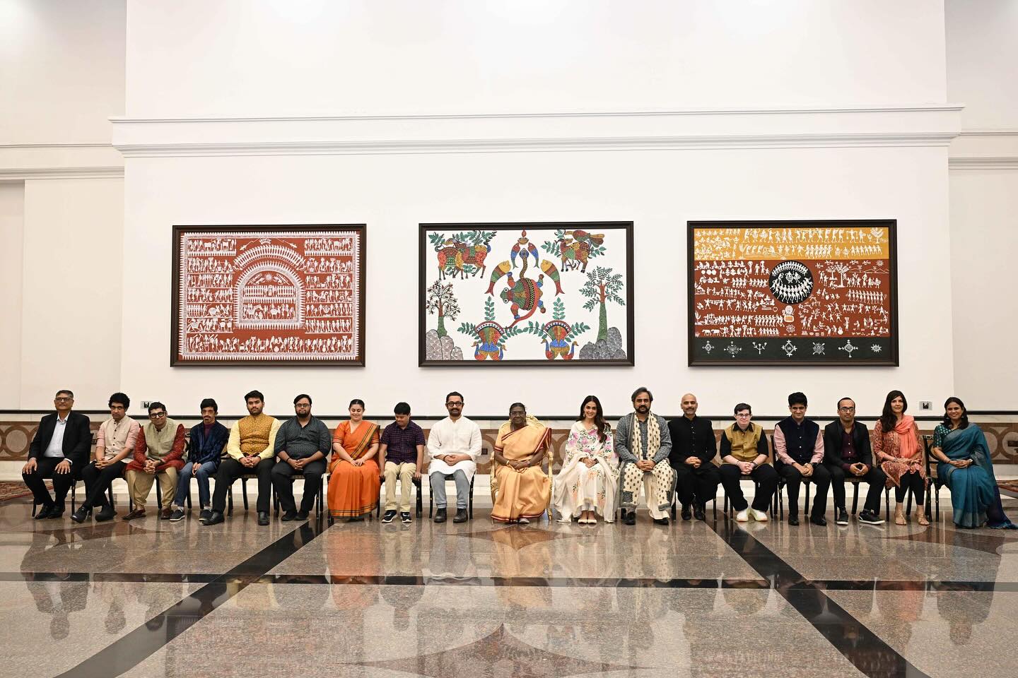 Genelia Deshmukh Meets President Murmu