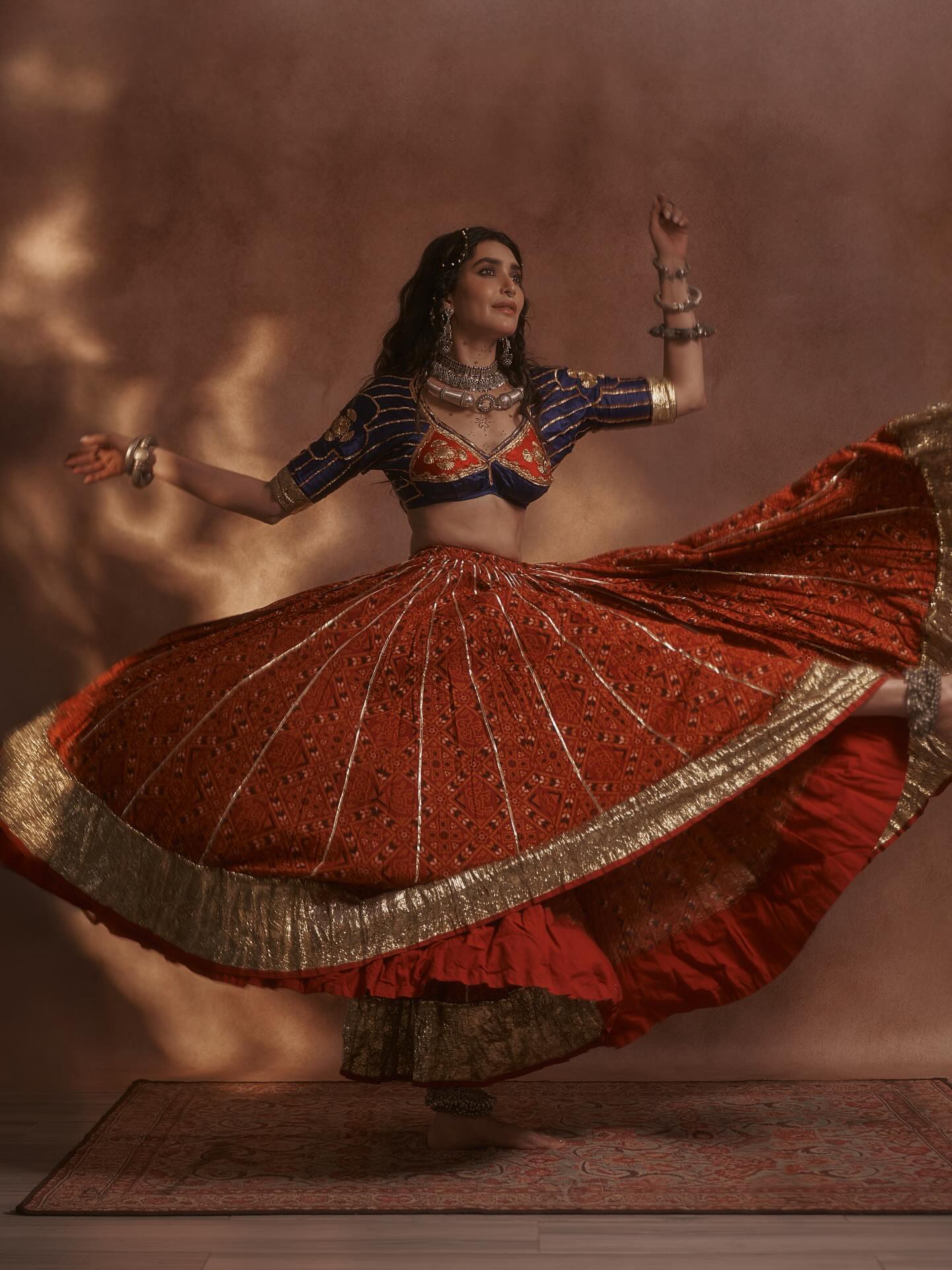 Ghoomar Charm: Karishma Tanna Stuns In Ethnic Brilliance