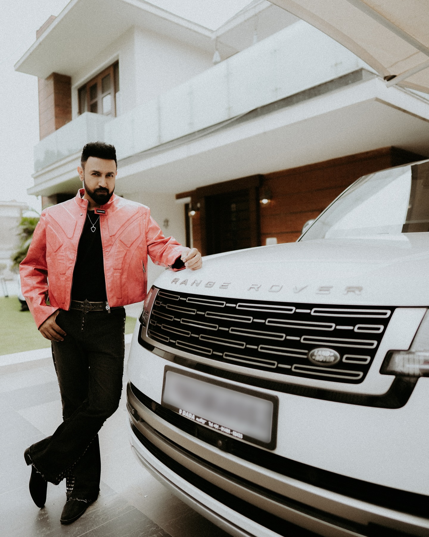 Gippy Grewal Expresses His Iconic Affection