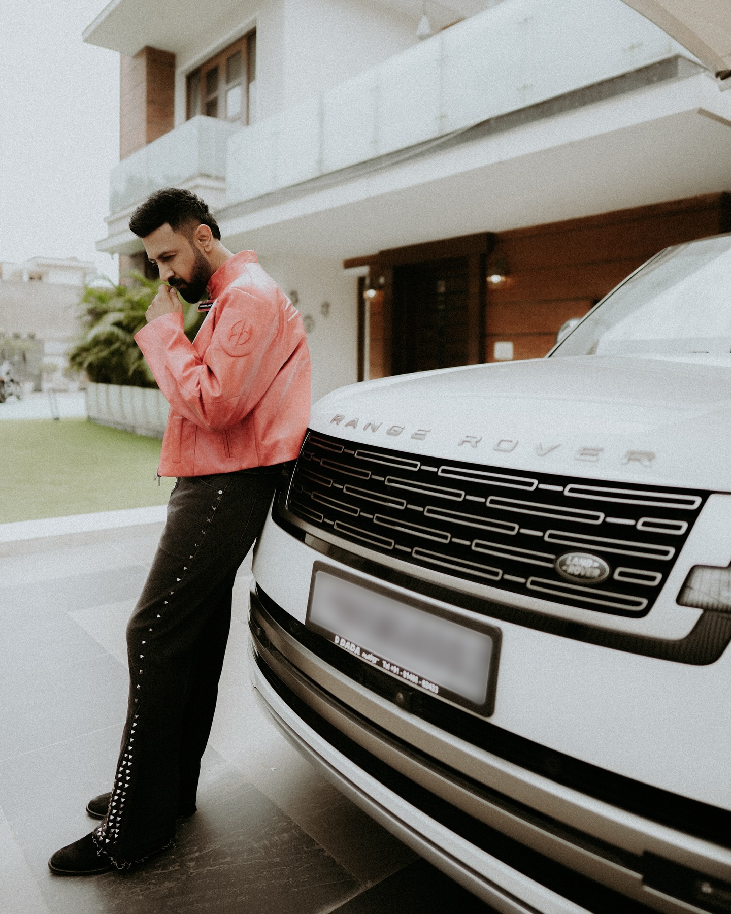 Gippy Grewal Expresses His Iconic Affection