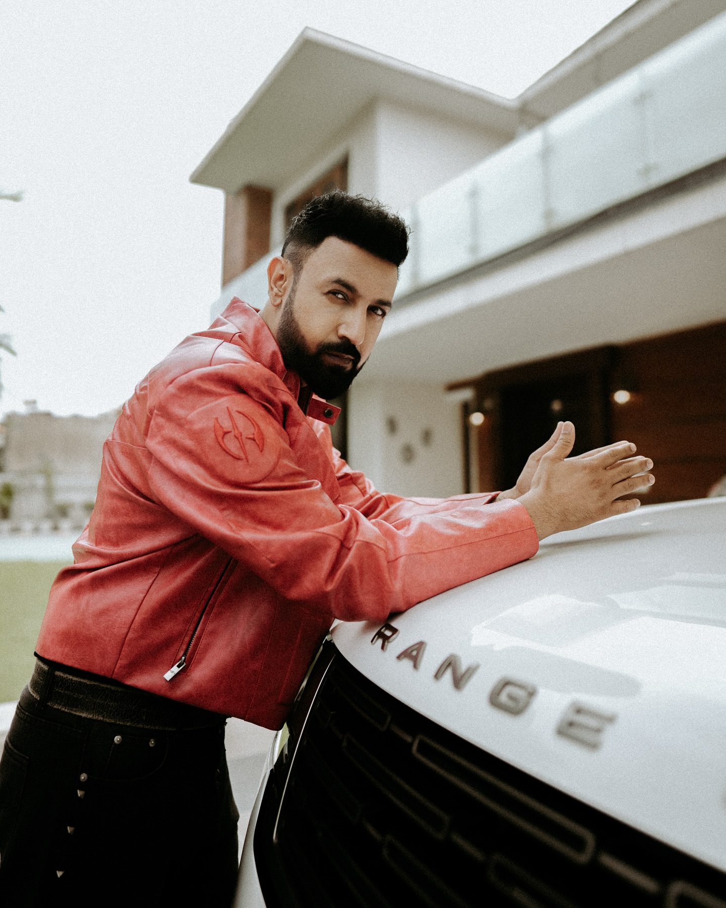 Gippy Grewal Expresses His Iconic Affection