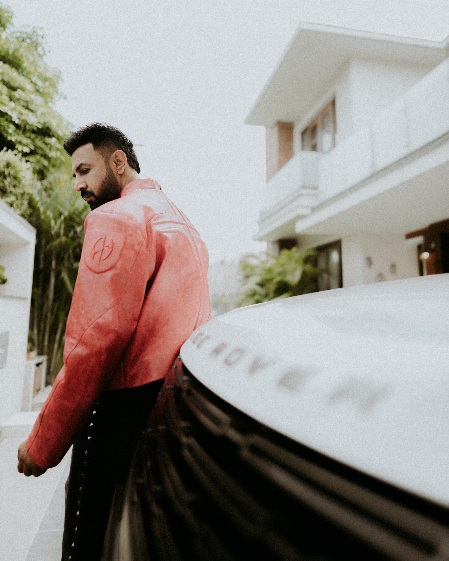 Gippy Grewal Expresses His Iconic Affection