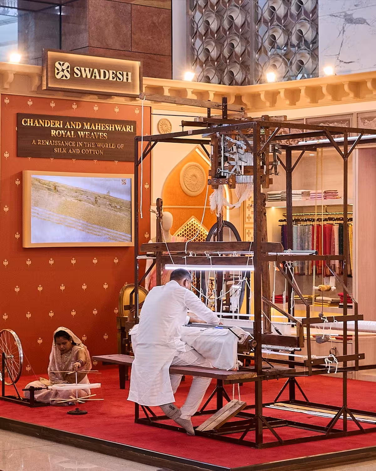 Handloom Heritage Shines at Swadesh Pavilion Explore exquisite handloom artistry from Madhya Pradesh showcased at NMACC’s elegant new!!