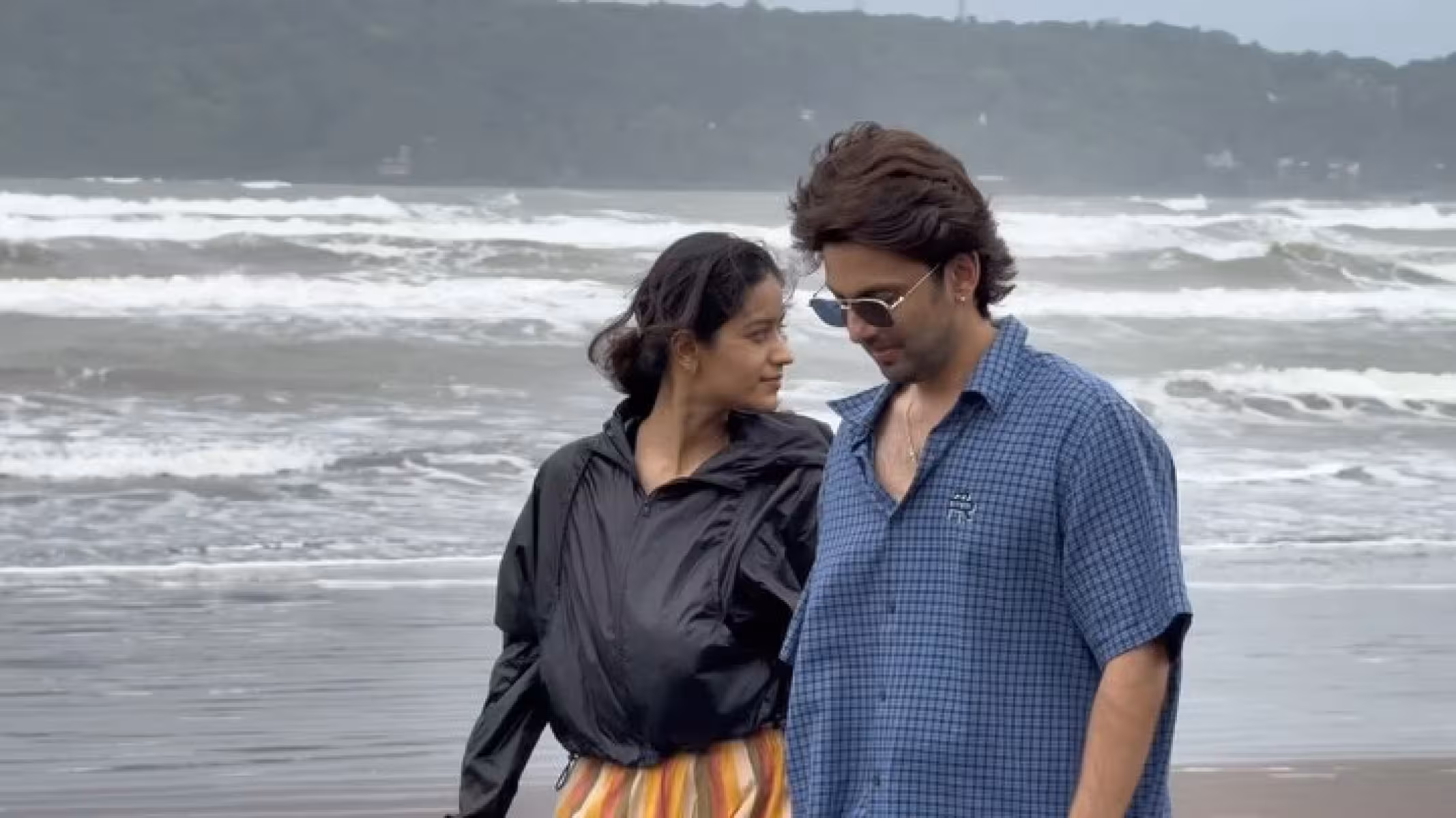 Himansh Kohli Embraces Monsoon Magic Monsoon magic in motion: actor Himansh Kohli captures raindrops, waves and dreamy vibes.!!