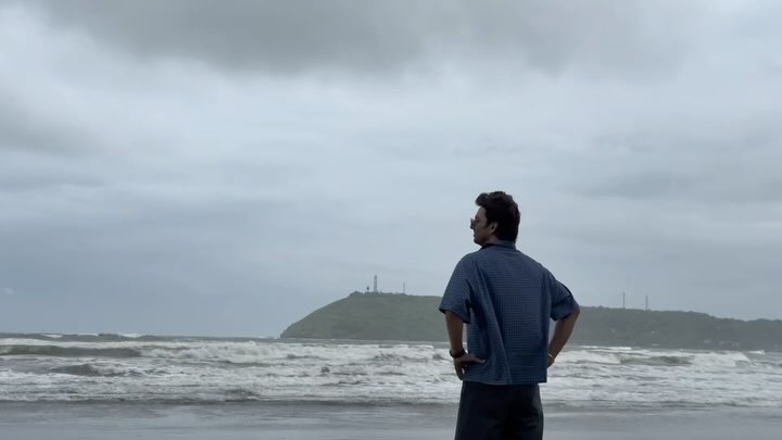 Himansh Kohli Embraces Monsoon Magic