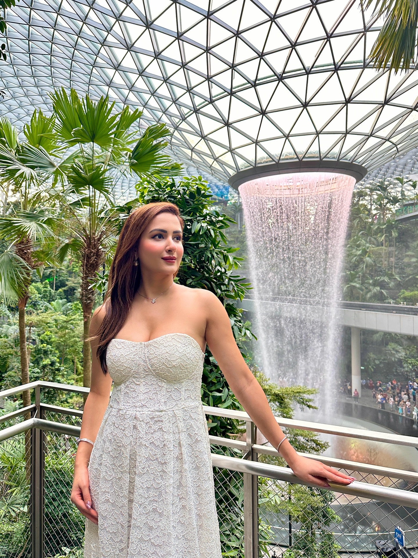 Holiday Style Shines: Zaarayesmin’s Fashion Moment