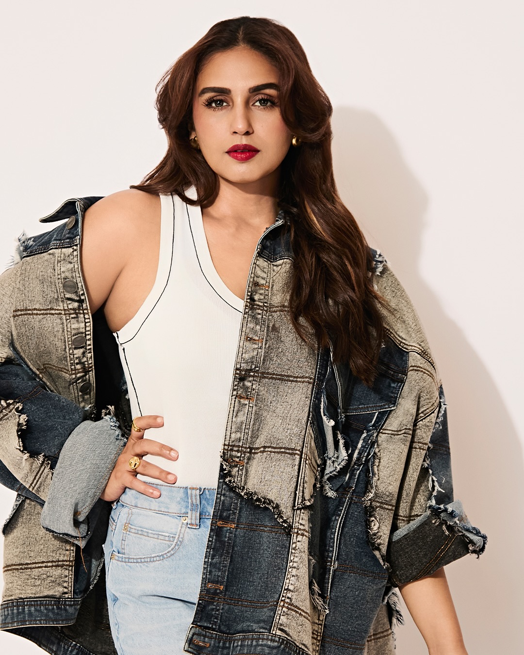 Huma Qureshi Dazzles On The Red Carpet