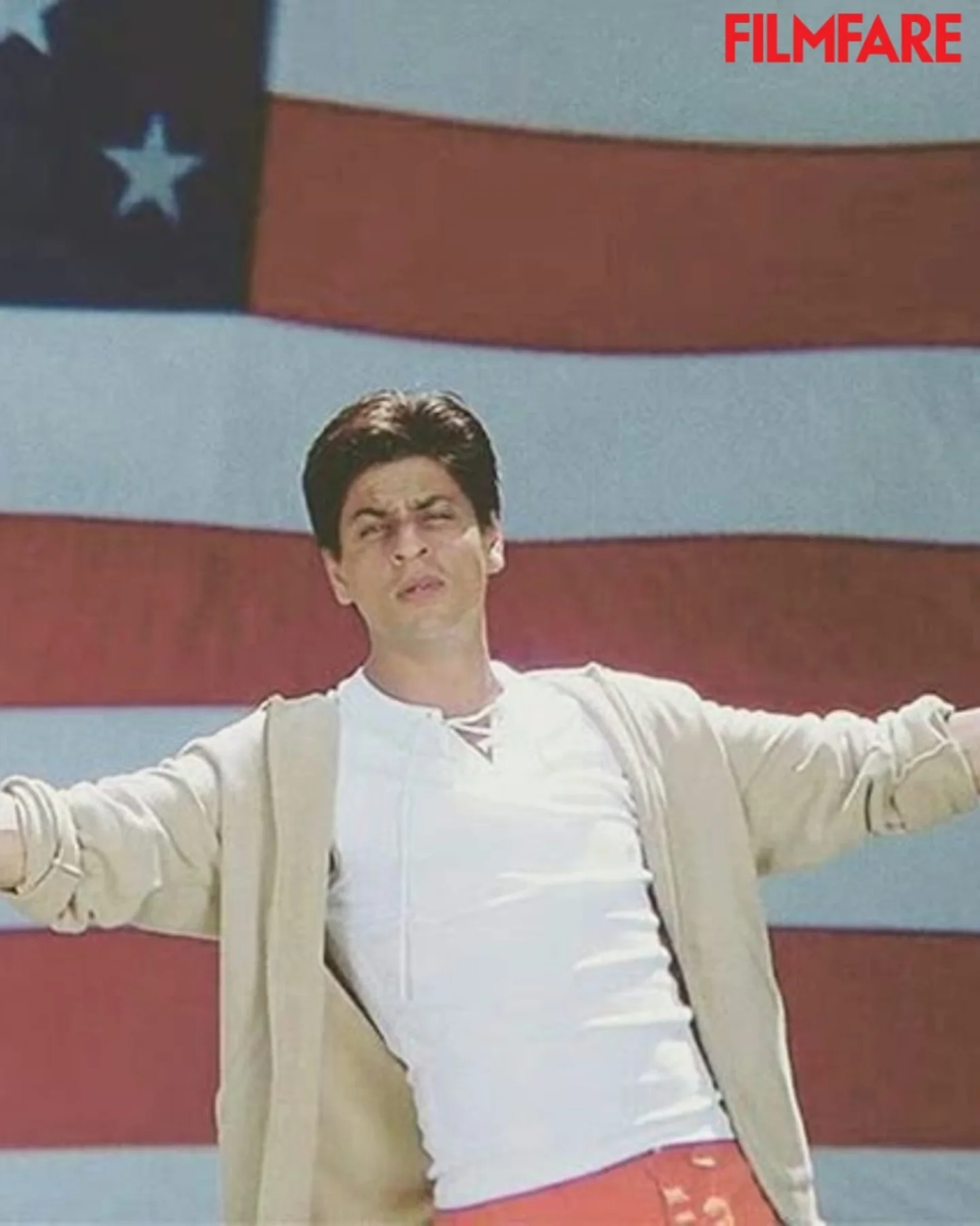 Iconic Pose Marks SRK's 33-Year Legacy