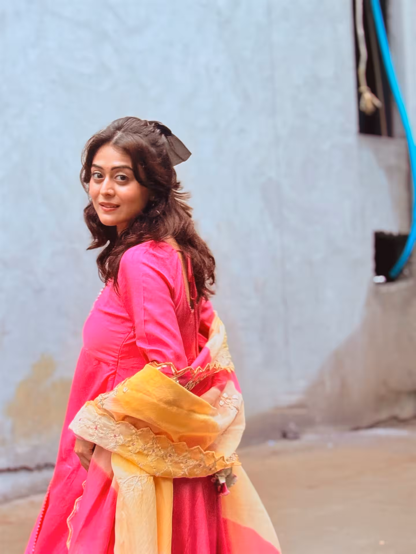 Falaq Naazz dazzles with a vibrant pink look by Ghoomar Jaipur amid rain and romance - SRK