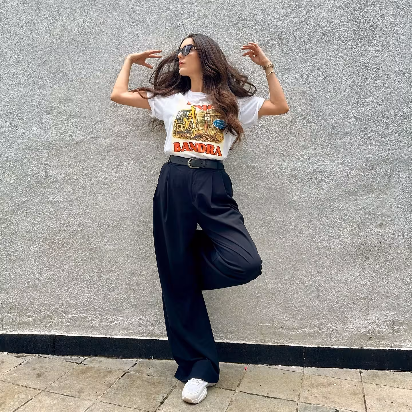Isabelle Kaif Shines in Bandraite Photo Moment