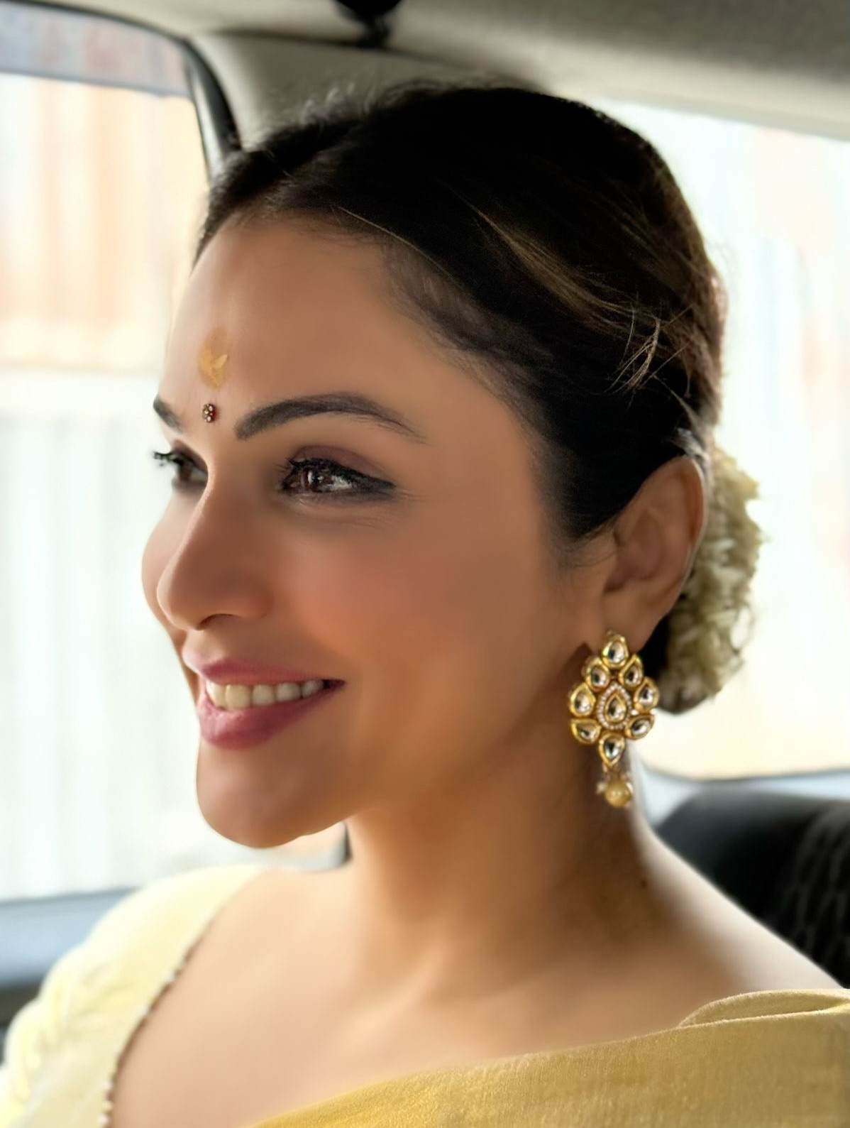 Isha Koppikar Channels Divine Energy