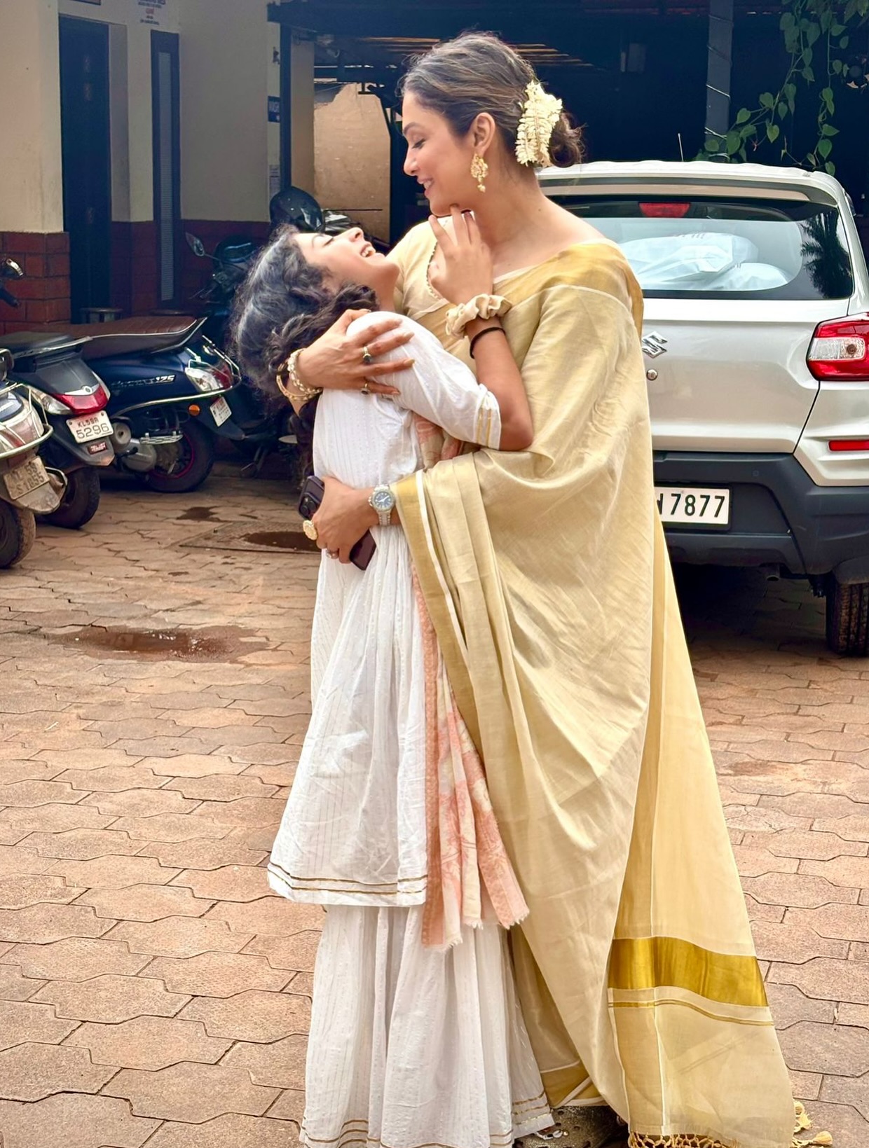 Isha Koppikar Channels Divine Energy