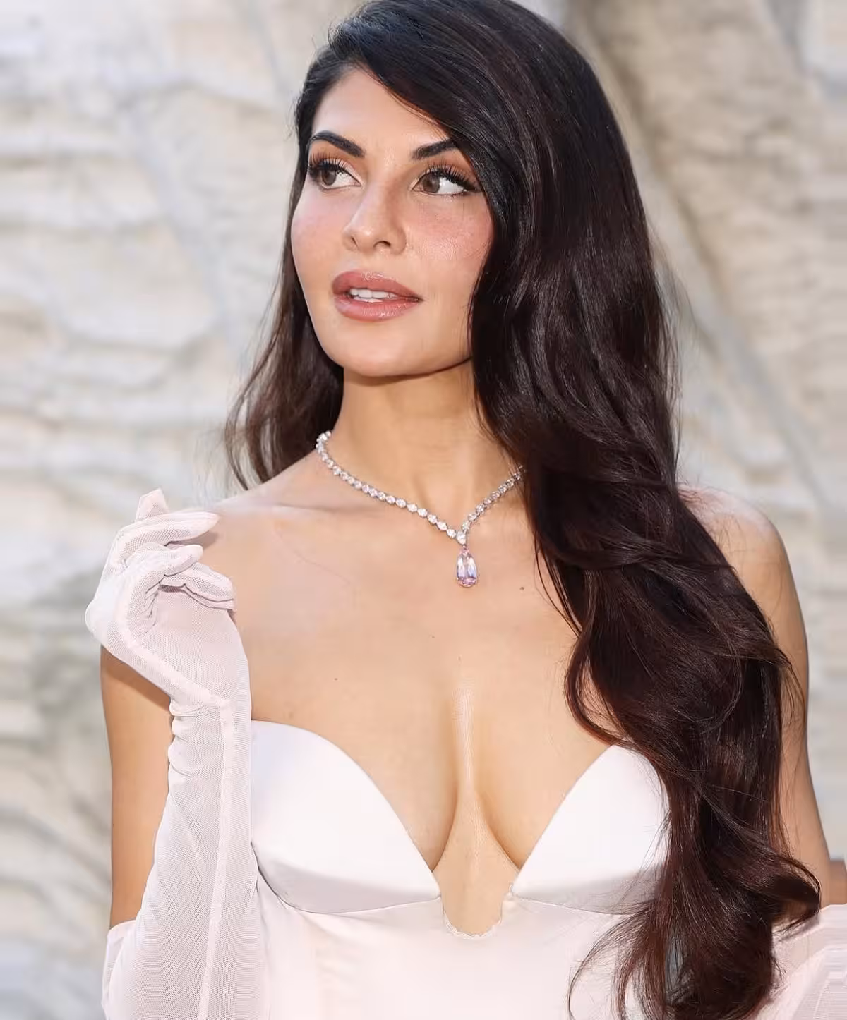 Jacqueline Fernandez: One Word Inspiration Bollywood Society shares a dazzling reel, radiating glamour, elegance and cinematic charm.