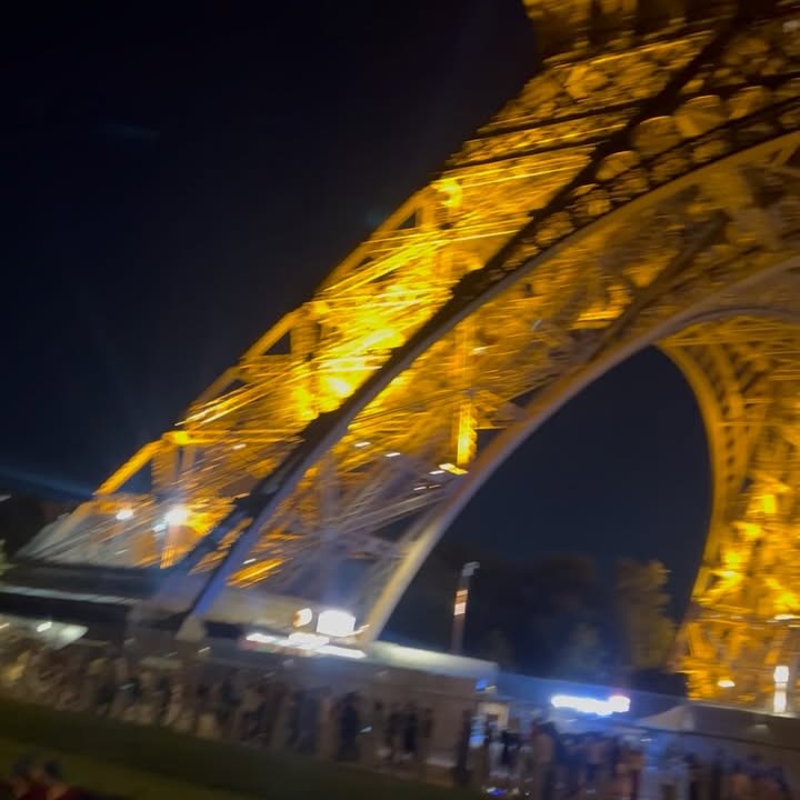 Jamie Lever Visits Paris