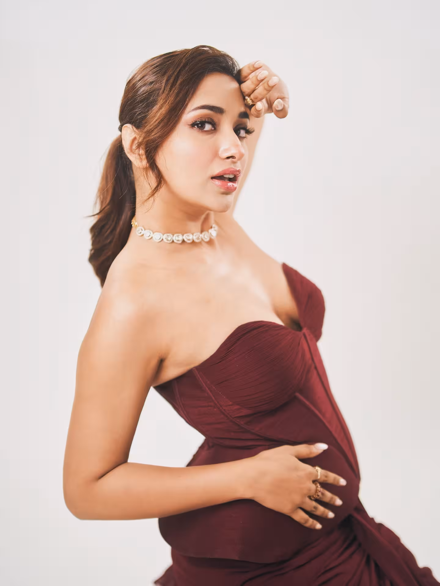Jiya Shankar’s Chic Style Statement Jiya Shankar inspires with bold style, curated jewelry, and effortless chic in latest post.