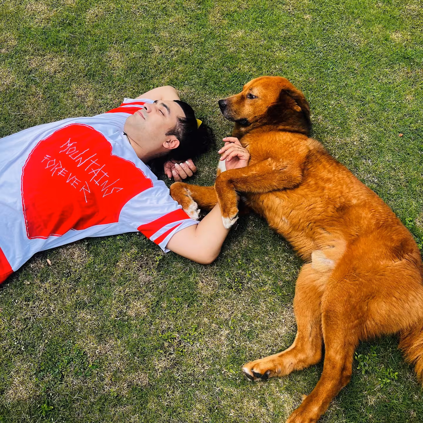 Celebrity singer Jubin Nautiyal enjoys a lazy Sunday with a loyal friend and lush grass.!!!