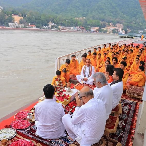 Kapoor Honors Parents With Ganga Tribute