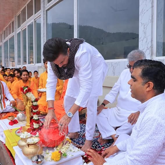 Kapoor Honors Parents With Ganga Tribute
