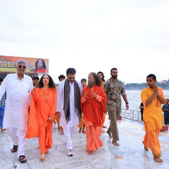 Kapoor Honors Parents With Ganga Tribute