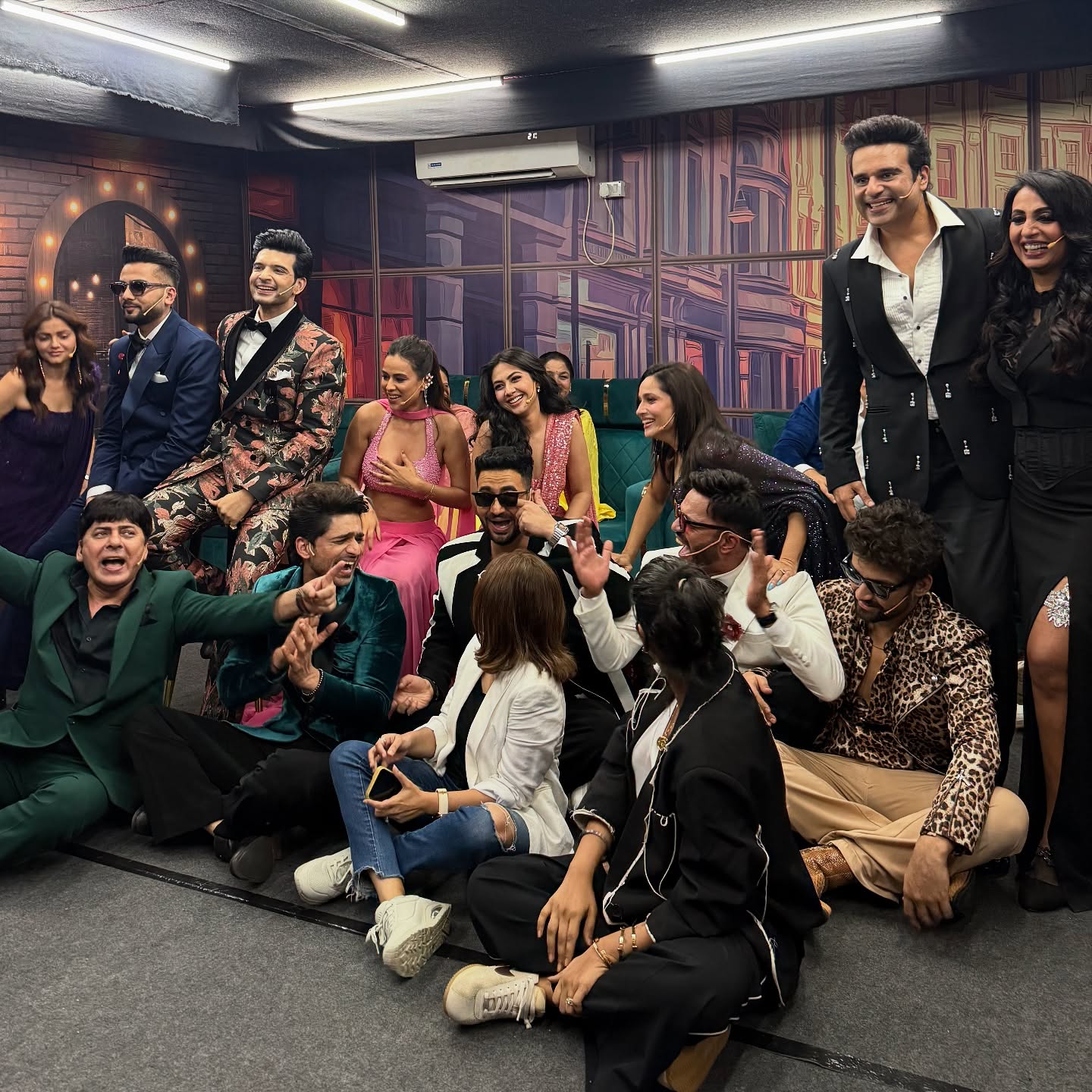 Karan Kundrra Bids Farewell On Laughter Chefs