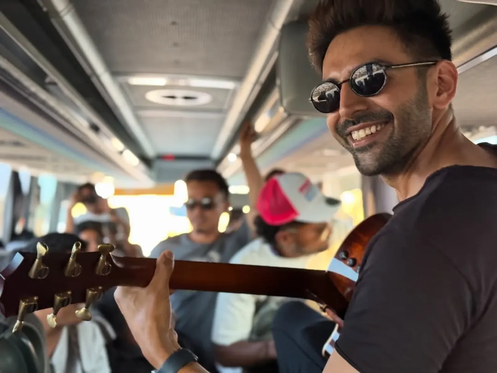 Kartik Aaryan Behind-The-Scenes at TuMeri Main Tera Shoot Exclusive behind-the-scenes view of Kartik Aaryan on set, capturing pure cinematic magic.