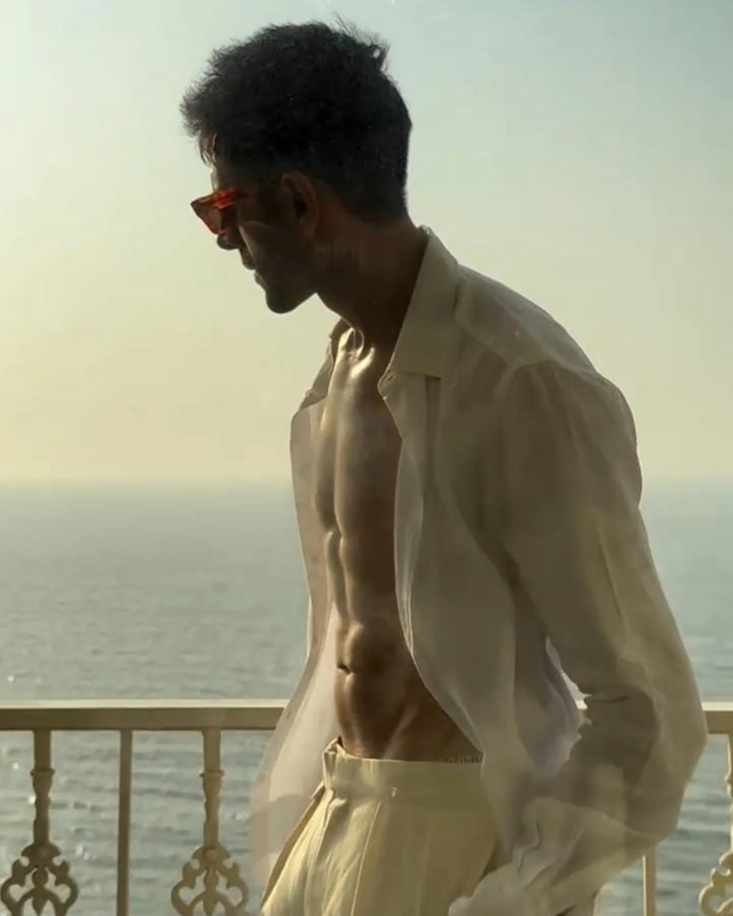 Kartik Aaryan Pics Captivate Fans
