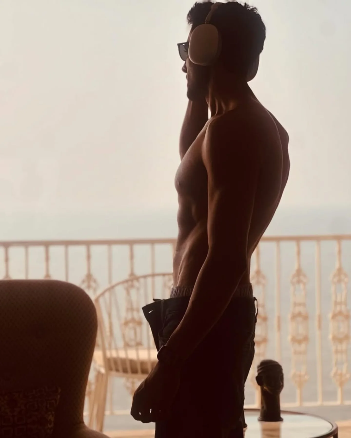 Kartik Aaryan Pics Captivate Fans