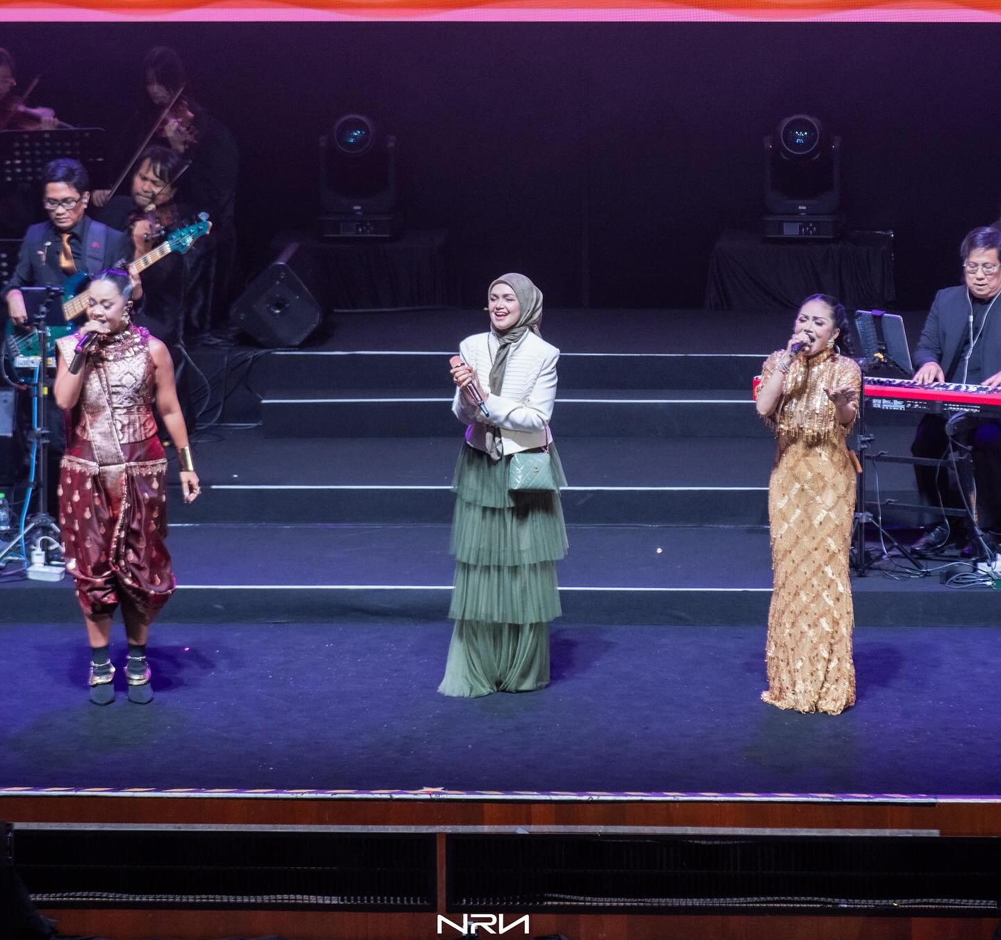 Kris Dayanti Shines At Cinta Nostalgia Concert