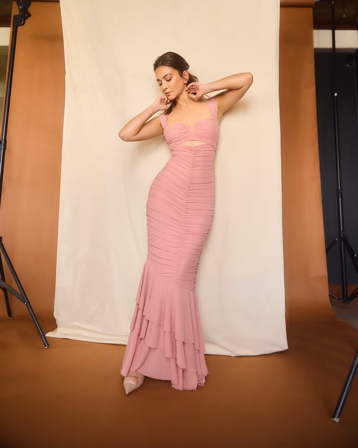 Kriti Kharbanda Stuns In Pink