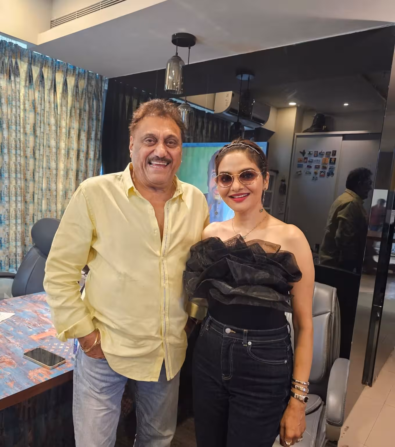 Madhoo Reunites With 1991 Director Iconic actress Madhoo reflects on her nostalgic meeting with her veteran director from Phool Aur Kaante.