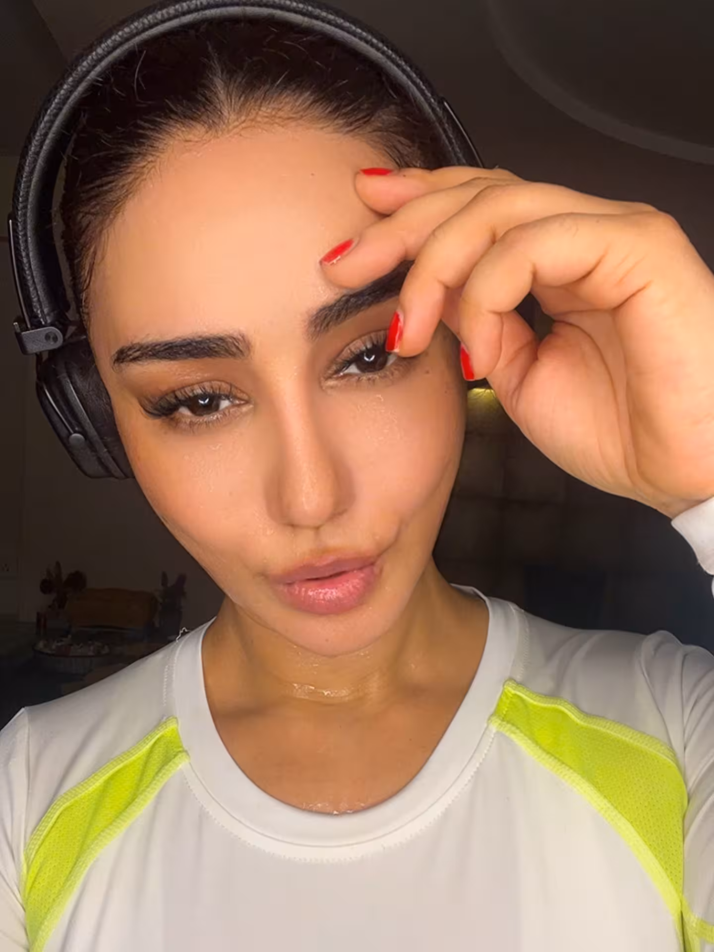 Mahek Chahal Embraces Natural Glow Celebrated actress shows off a vibrant, fresh look that ignites new chic trend waves. Wow!