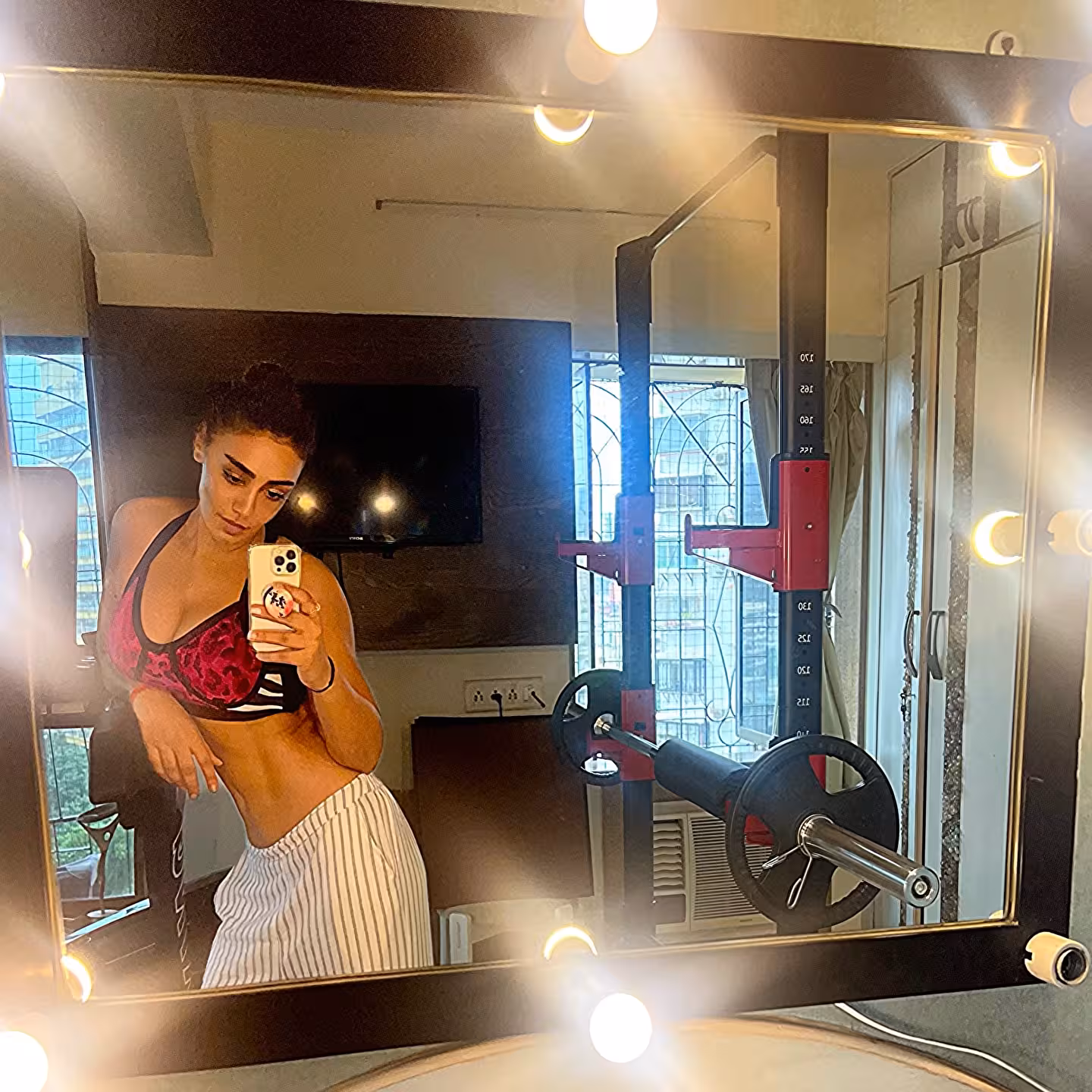 Mahek Chahal’s Empowering Workout Moment Bollywood star embraces home workout vibes, mixing Mumbai rains with strength and style.!!