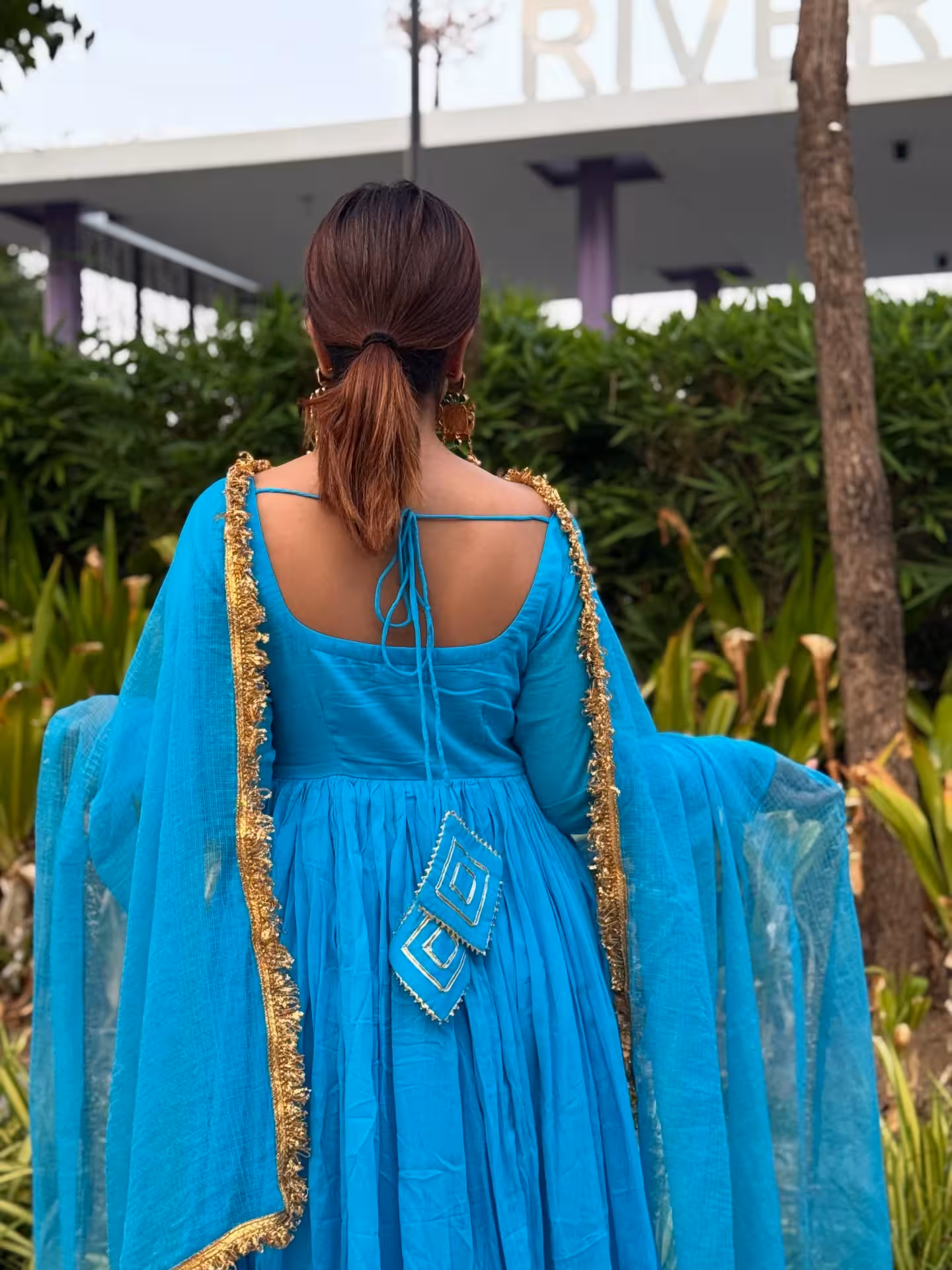 Neelam Suit Set Captivates Fashion Fans