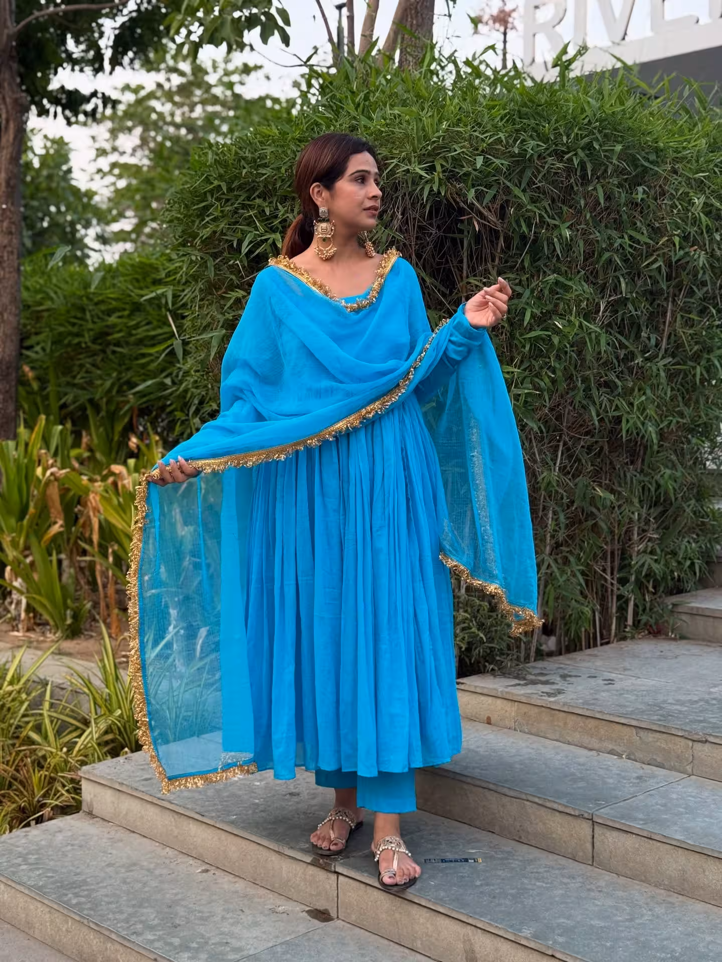 Neelam Suit Set Captivates Fashion Fans