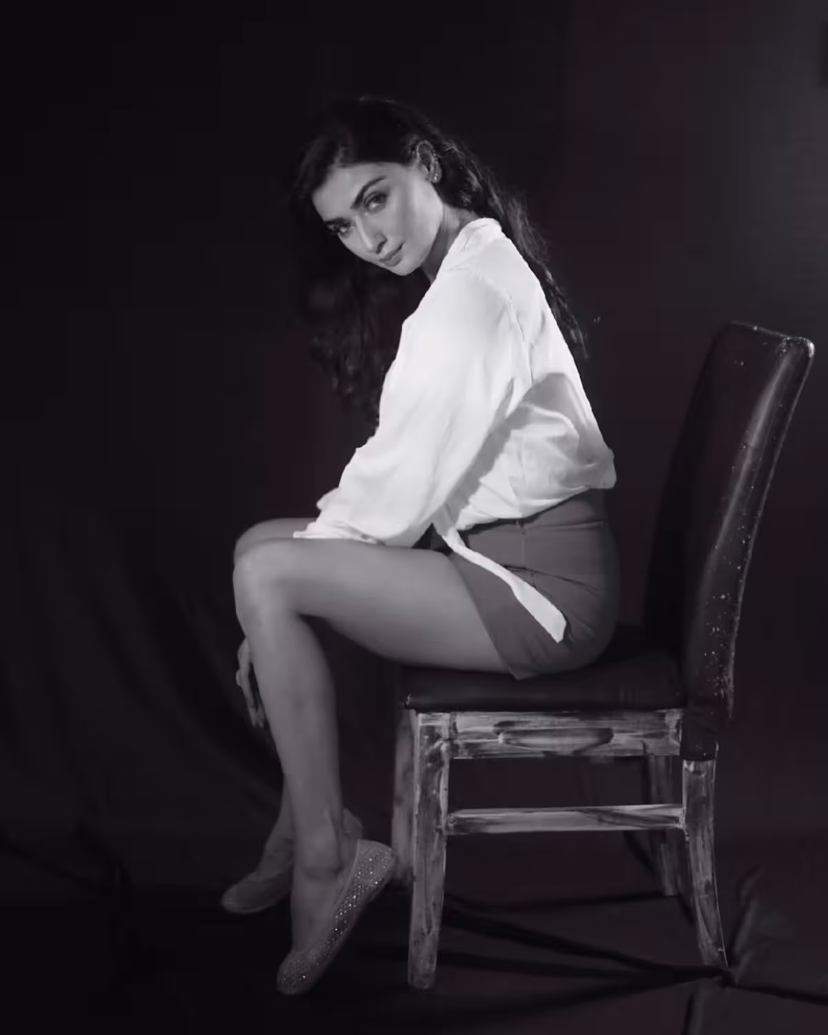 Nikita Sharma’s Enigmatic Style Revelation Celebrity Nikita Sharma dazzles with enigmatic elegance and chic style in a striking shoot.