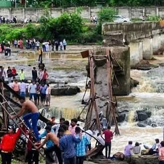 Pune Bridge Collapse: Heavy Casualties Reported