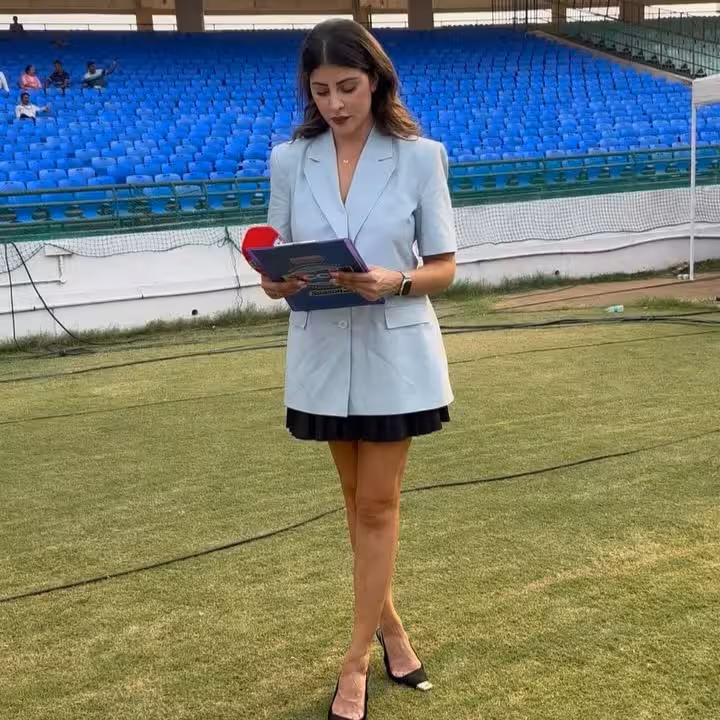 Raipur Cricket Sizzles At 42° With Host Karishma Kotak